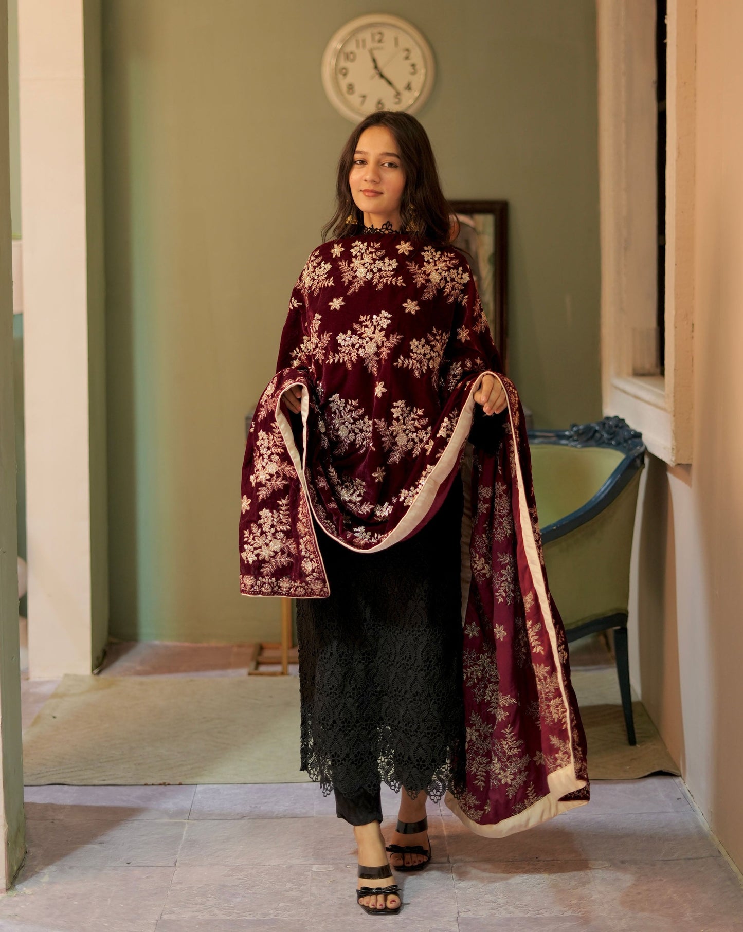 Maroon Pehnawa Shawl